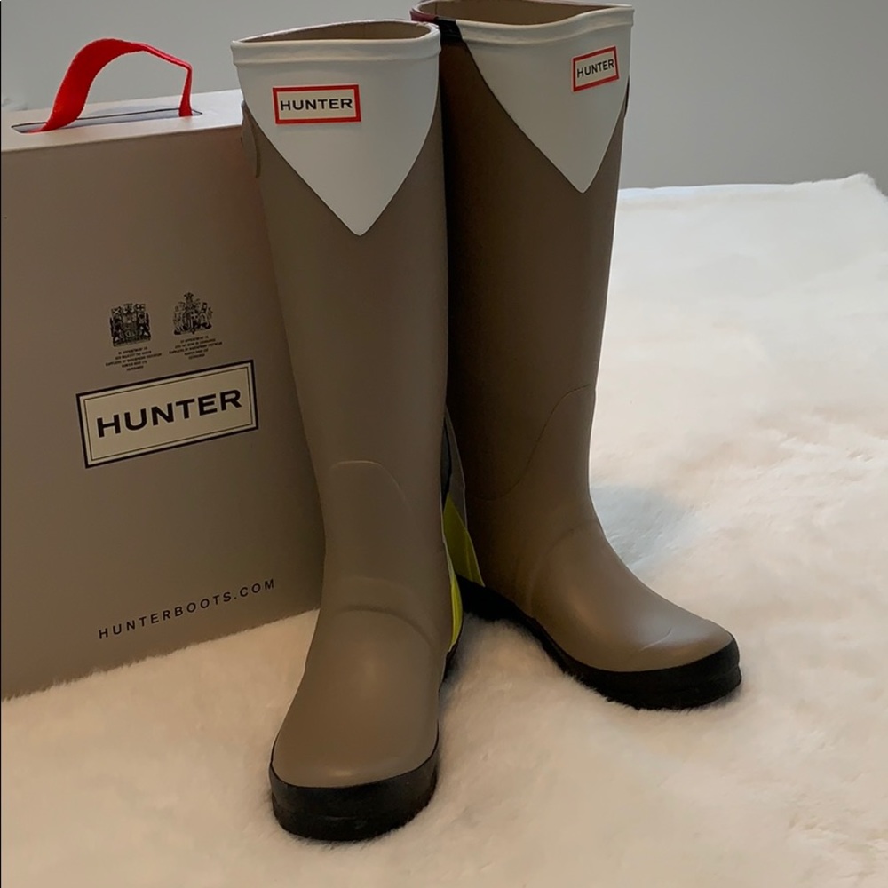 Hunter size6 brand new multi color